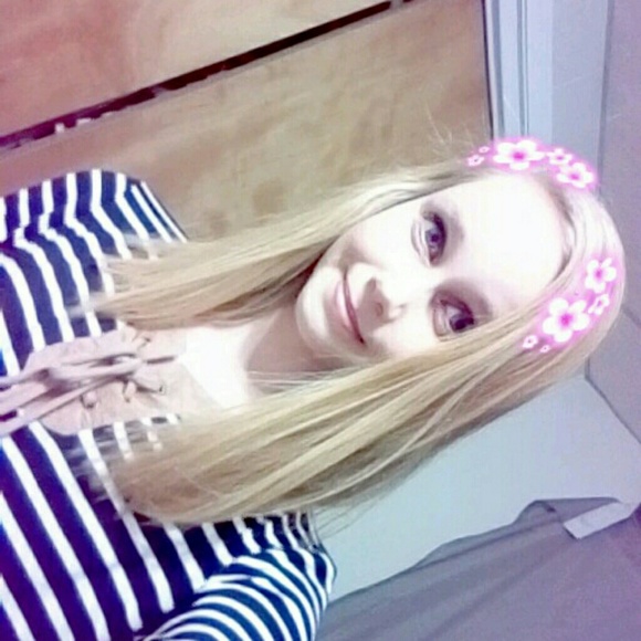 Simone Hart - Poshmark Profile Picture of Simone Hart (@offically_mony) on Poshmark