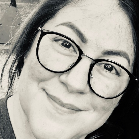 Profile Picture of Yesenia Chacon (@y_chacon) on Poshmark