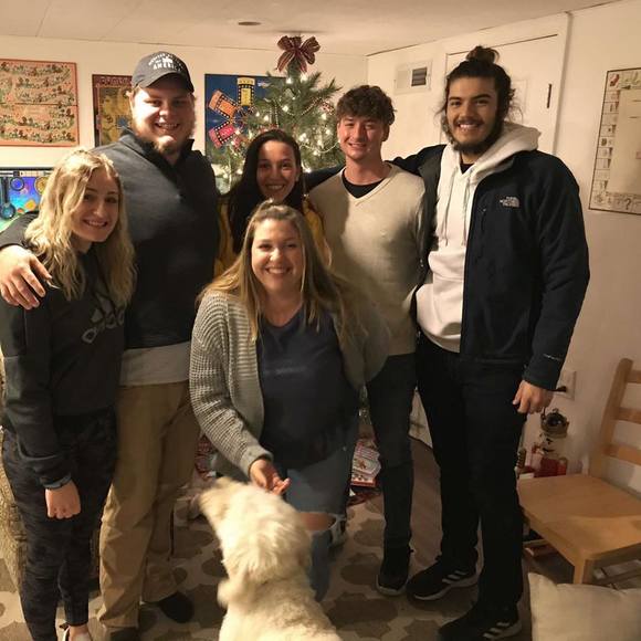 Emily rose Lesich - Poshmark Profile Picture of Emily rose Lesich (@rose_lesich) on Poshmark