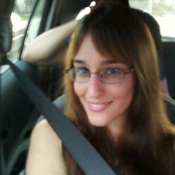 Profile Picture of Nilded Jaurena (@mussynil) on Poshmark