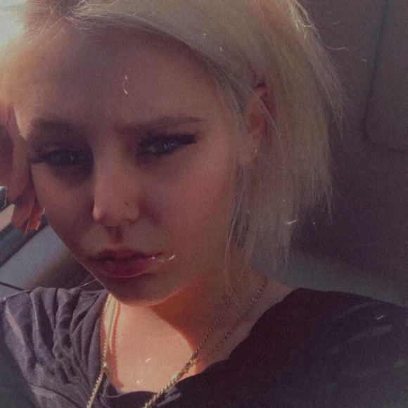 Profile Picture of Autumn Pelkofer (@autumnpelkofer) on Poshmark