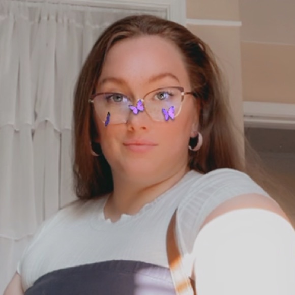 Profile Picture of Abigail Krobock (@abigail_krobock) on Poshmark