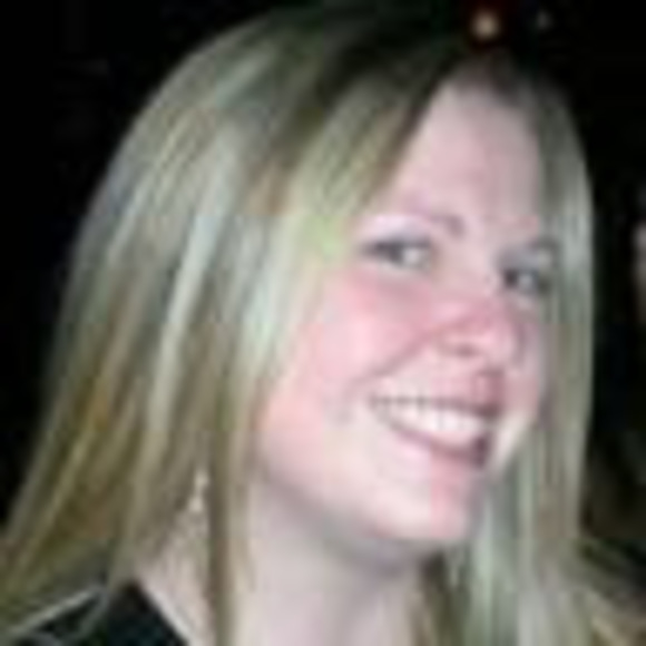 Profile Picture of Alicia Stromquist (@abennettatl) on Poshmark