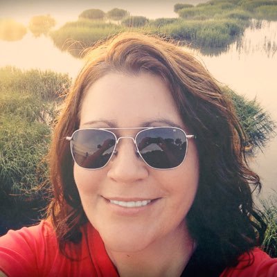 Profile Picture of Jennifer Rosamond (@JenRosamond) on Twitter