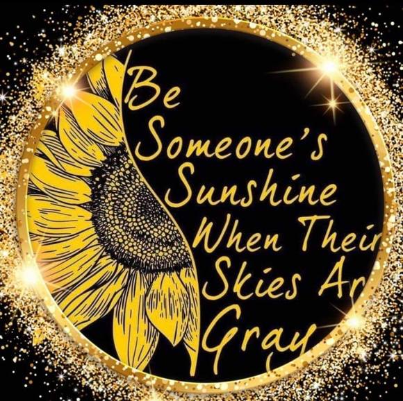 Profile Picture of Julie Molohon (@julze_closet) on Poshmark