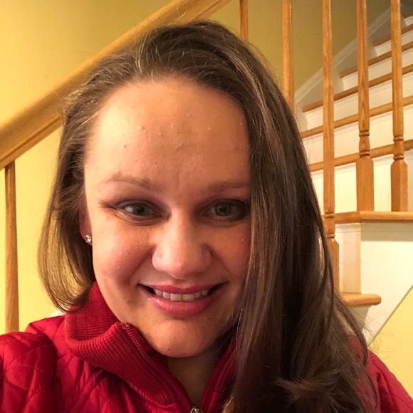 Profile Picture of Agnieszka Antonik (@aga108) on Poshmark