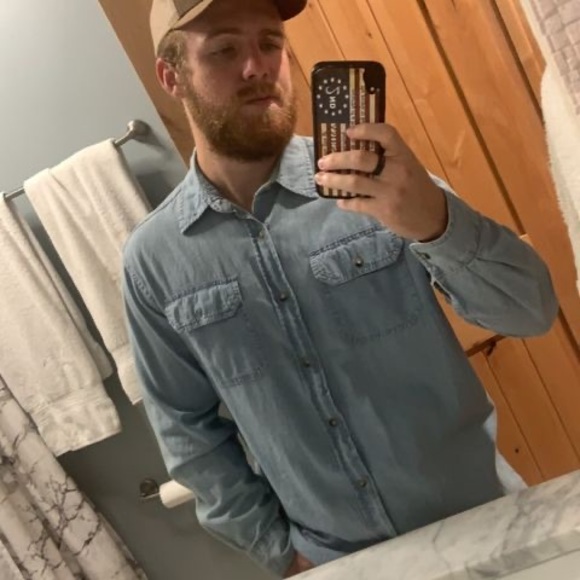 Profile Picture of Conner Roy (@connerroy) on Poshmark