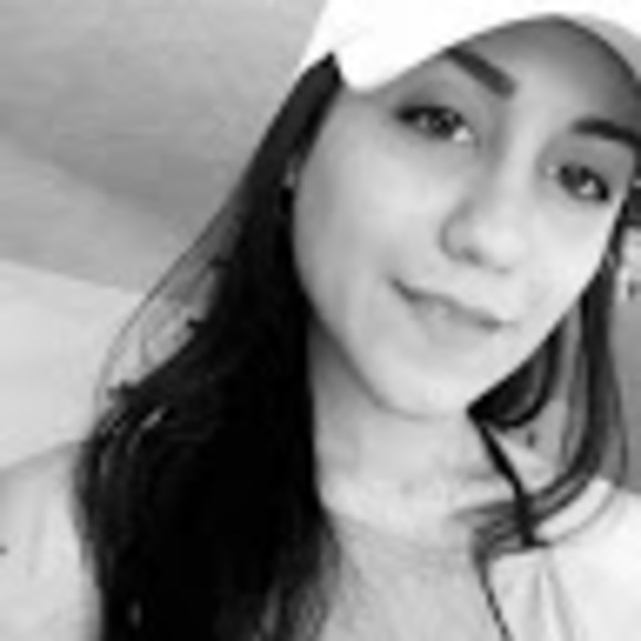 Profile Picture of Mariana Kushimizo (@mkushimizo) on Poshmark