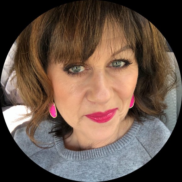 Profile Photo of Lynn Cole (@lynnacole) on Poshmark