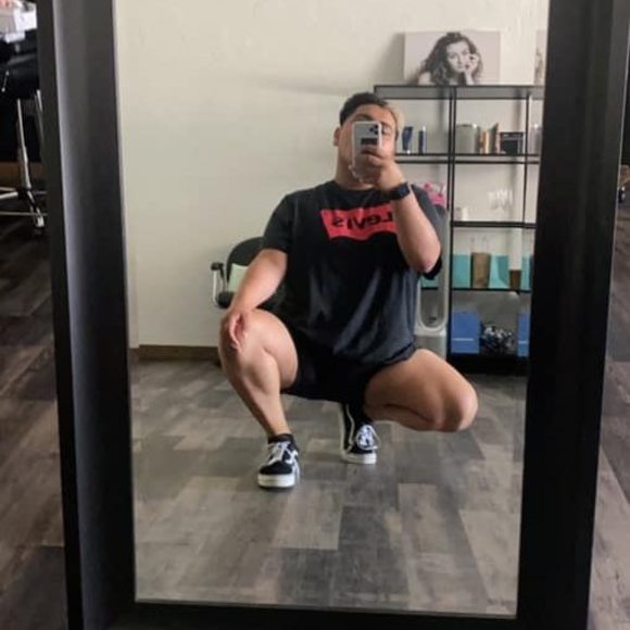 Profile Picture of Riccardo Estrada (@richirich98) on Poshmark