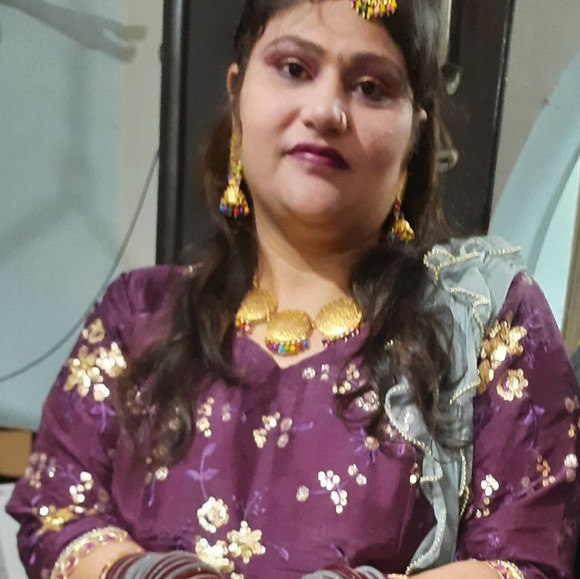 Profile Picture of Taruna Behal (@taruna_behal) on Poshmark