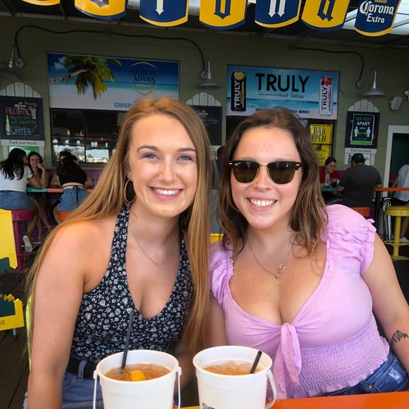 Emma Leveille - Poshmark Profile Picture of Emma Leveille (@emmaleveille) on Poshmark