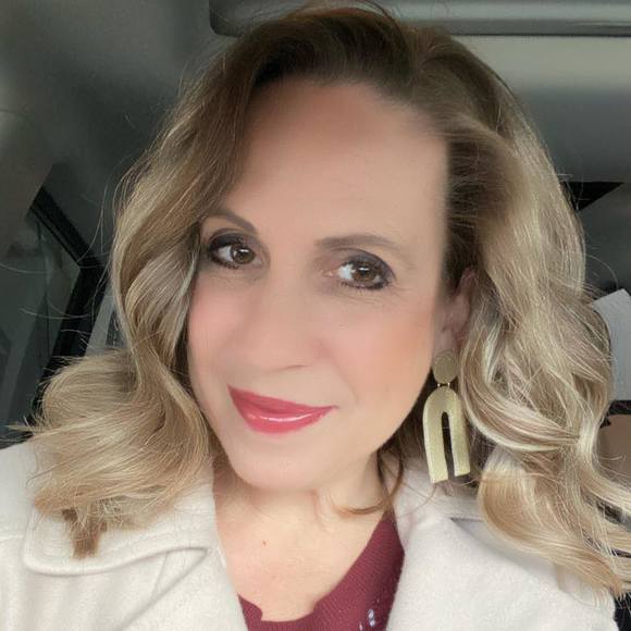 Profile Picture of Amy Carlin (@amycarlin505) on Poshmark