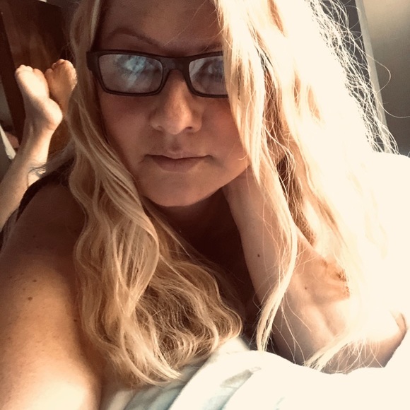 Tammy Toronchuk - Poshmark Profile Picture of Tammy Toronchuk (@tammytoronchuk) on Poshmark