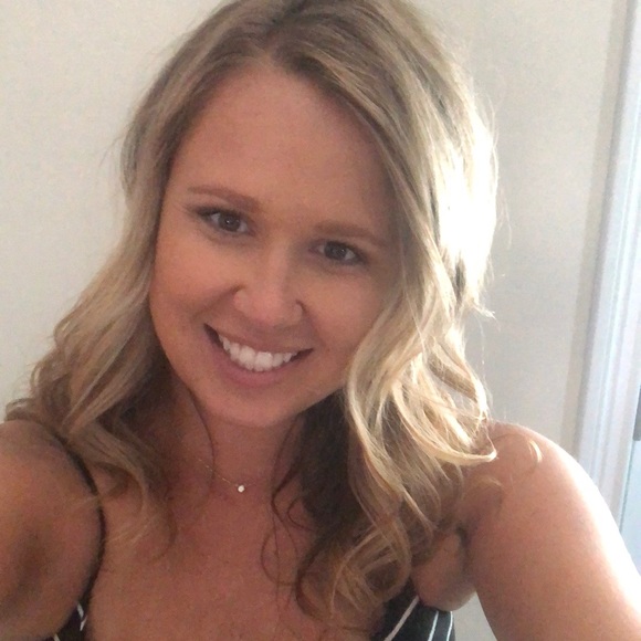 Profile Picture of Shawna Pruitt (@shawnapruitt) on Poshmark