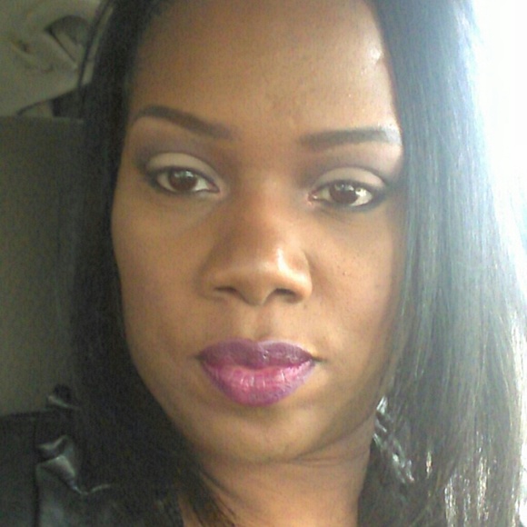 Profile Picture of Tonya Jeffries (@mstonyaj2) on Poshmark