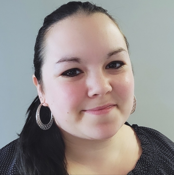 Profile Picture of Rebecca Hightower (@rebecca_capecod) on Poshmark