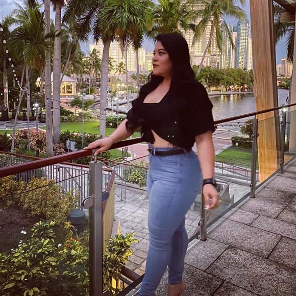 Profile Picture of Angie Terranova (@angiep924) on Poshmark