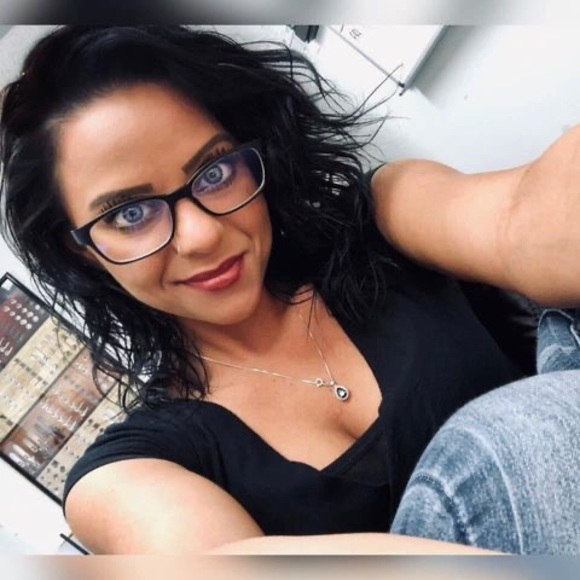 Profile Picture of Lindsay Tarallo (@linds23t) on Poshmark