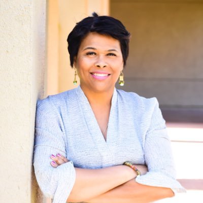 Profile Picture of Renee Curry (@LA_TherapisH) on Twitter