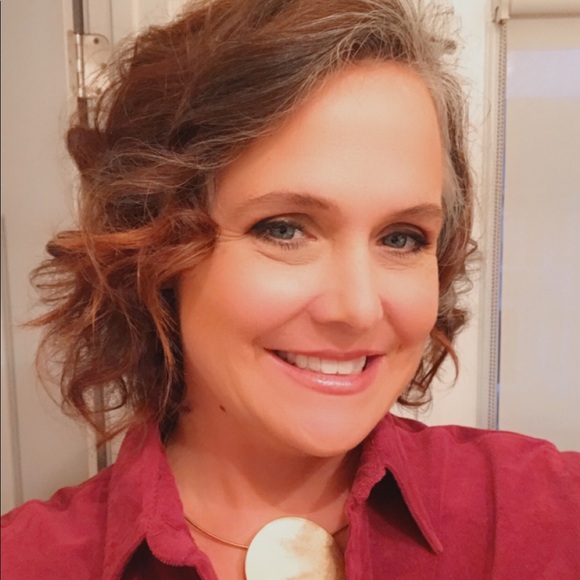 Profile Picture of Sharon Bagwell (@swbagwell2) on Poshmark