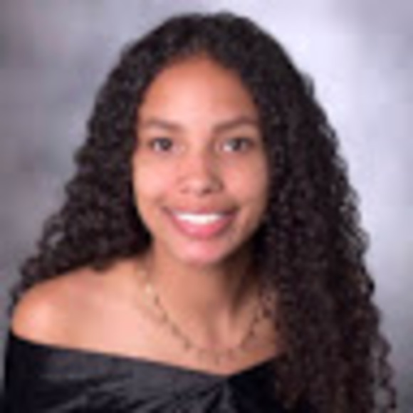 Profile Picture of Angelina Reinert (@afrein1999) on Poshmark