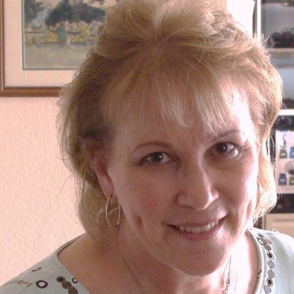 Profile Picture of Julia Ray (@tallwittyblonde) on Poshmark