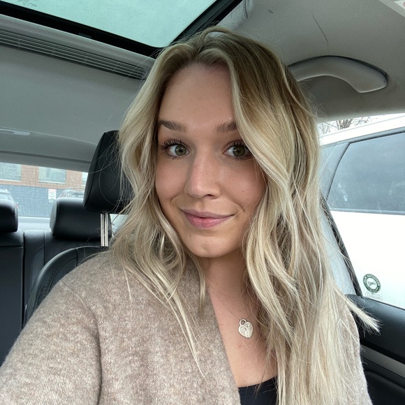 Profile Picture of Katryna Heyes (@katrynaheyes) on Poshmark