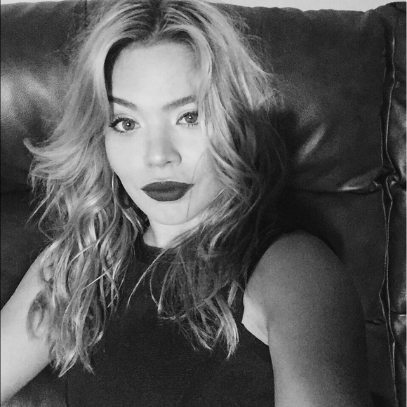 Profile Picture of Christina Antoniou (@christinaant) on Poshmark