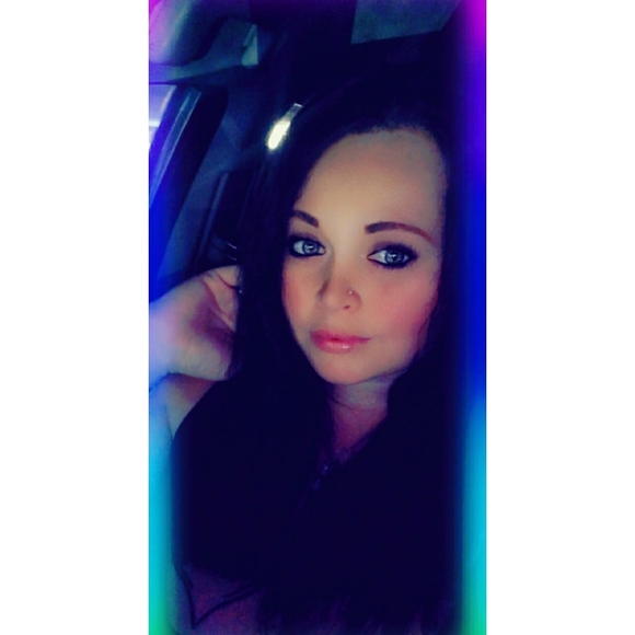 Profile Picture of Kaela Corricelli (@kaelaholland12) on Poshmark