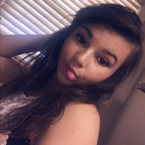 Profile Picture of Makayla Stratton (@makaylastrat313) on Poshmark