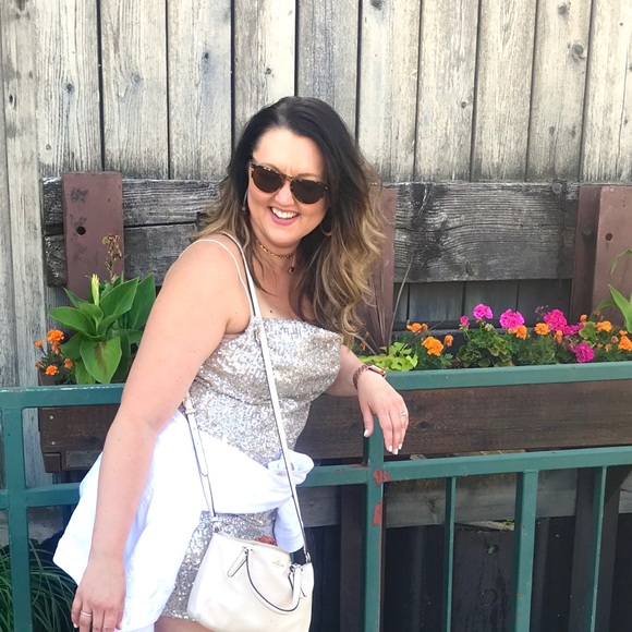 Profile Picture of Elizabeth Madary (@lizrose82) on Poshmark