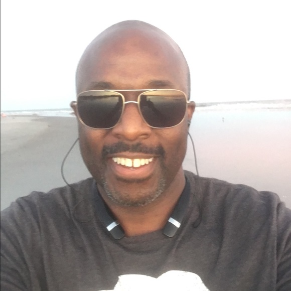 Profile Picture of David Gass (@davidagape1) on Poshmark