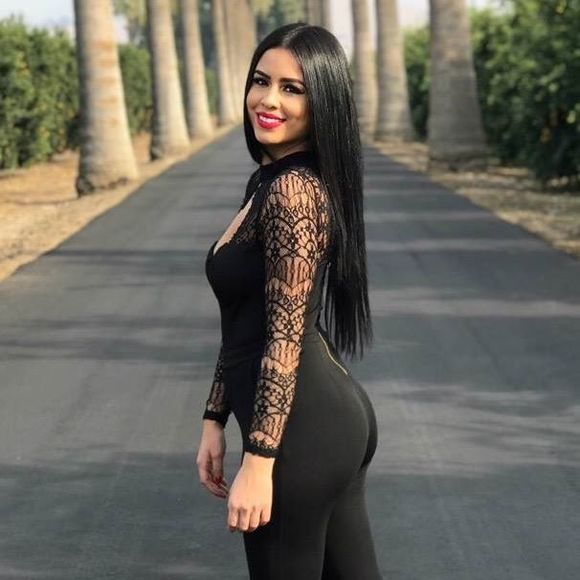 Profile Picture of Leanza Monreal (@leanzalove) on Poshmark