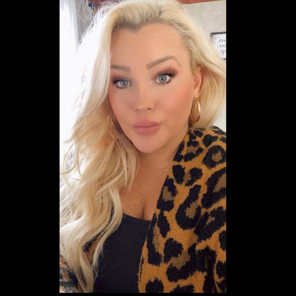 Profile Picture of Whitney Kiser (@whitneylapaul) on Poshmark