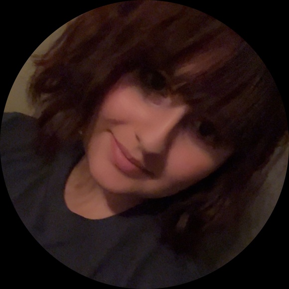 Profile Picture of Shelby Roach (@shelbyroach22) on Poshmark