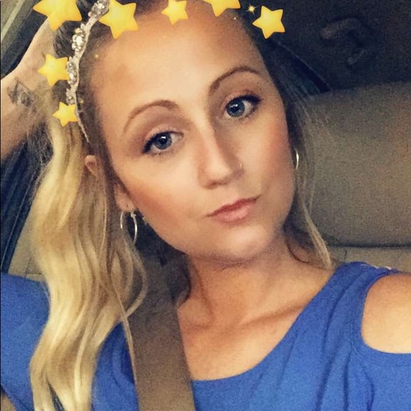 Profile Picture of Brittney Mcknight (@fashion_frenzy) on Poshmark