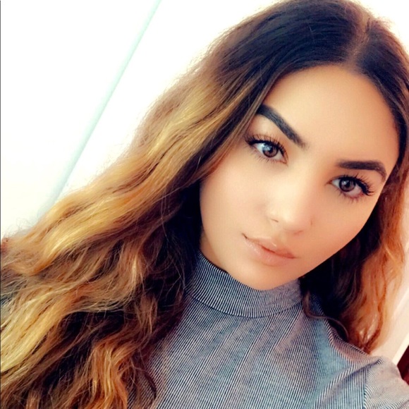 Profile Picture of Mary Keshishyan (@mkeshishyan) on Poshmark