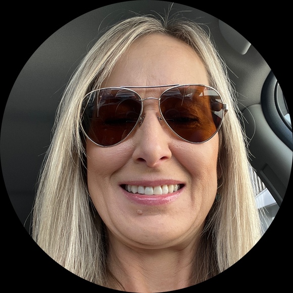 Profile Picture of Paula Migneault (@paulamigneault) on Poshmark