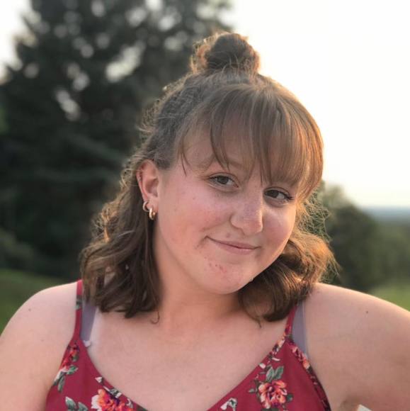 Profile Picture of Julia Zalewski (@jazalewski) on Poshmark