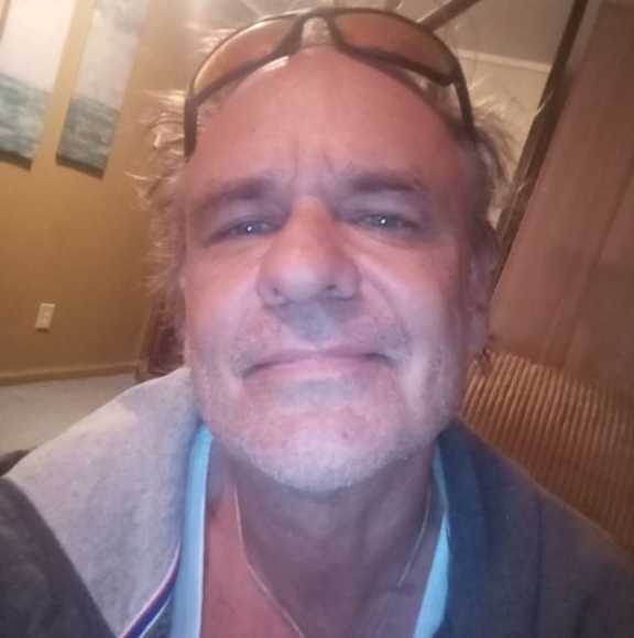 Profile Picture of David Scartozzi (@d30124033) on Poshmark