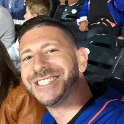 Profile Picture of Dan (@OfficialDanRoth) on Twitter