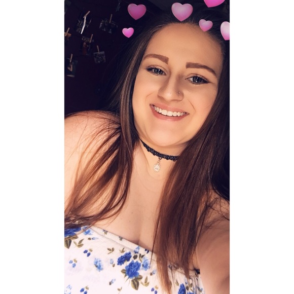 Profile Picture of Victoria Riegel (@victoriariegel) on Poshmark