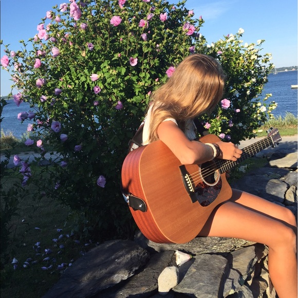 Profile Picture of Maia Rinker (@maiarinkerr) on Poshmark