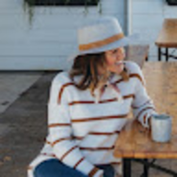 Profile Picture of Amanda Corbett (@amandacorbett27) on Poshmark