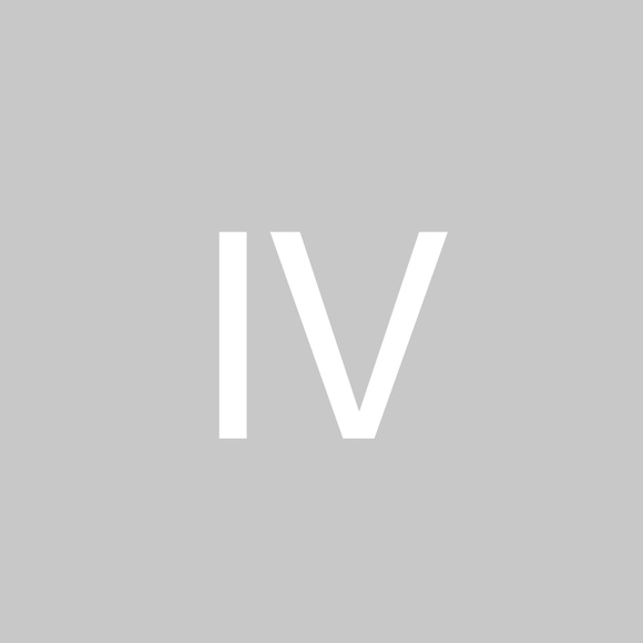 Profile Picture of Iris Valencia-mujica (@ivalenciaperu) on Poshmark