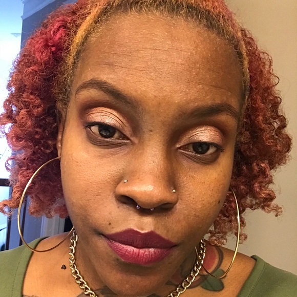 Profile Picture of Anteese Matthews (@auroragiselle) on Poshmark