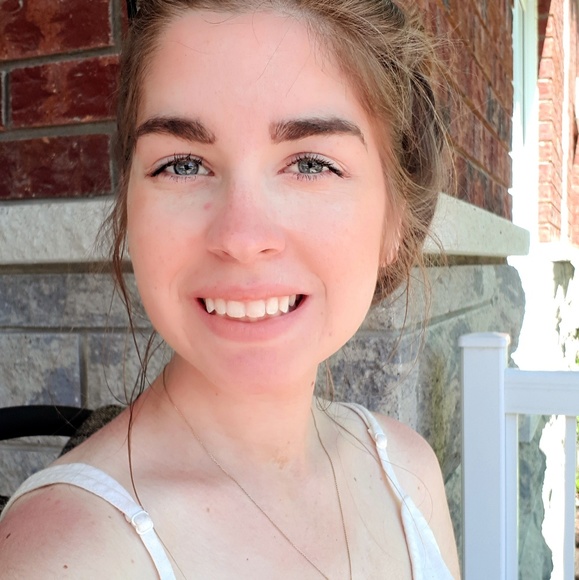 Profile Picture of Vanessa Falardeau (@van1999) on Poshmark