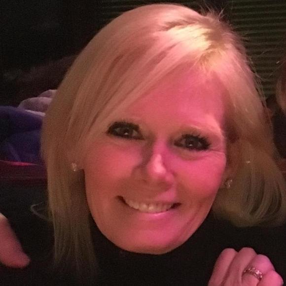 Dede Siegfried - Poshmark Profile Picture of Dede Siegfried (@demalone) on Poshmark