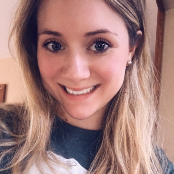 Profile Picture of Leisa Bordinger (@bordingerl) on Poshmark